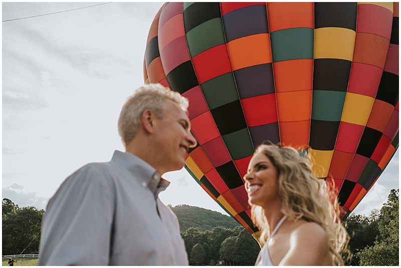 hot air balloon engagement session 
