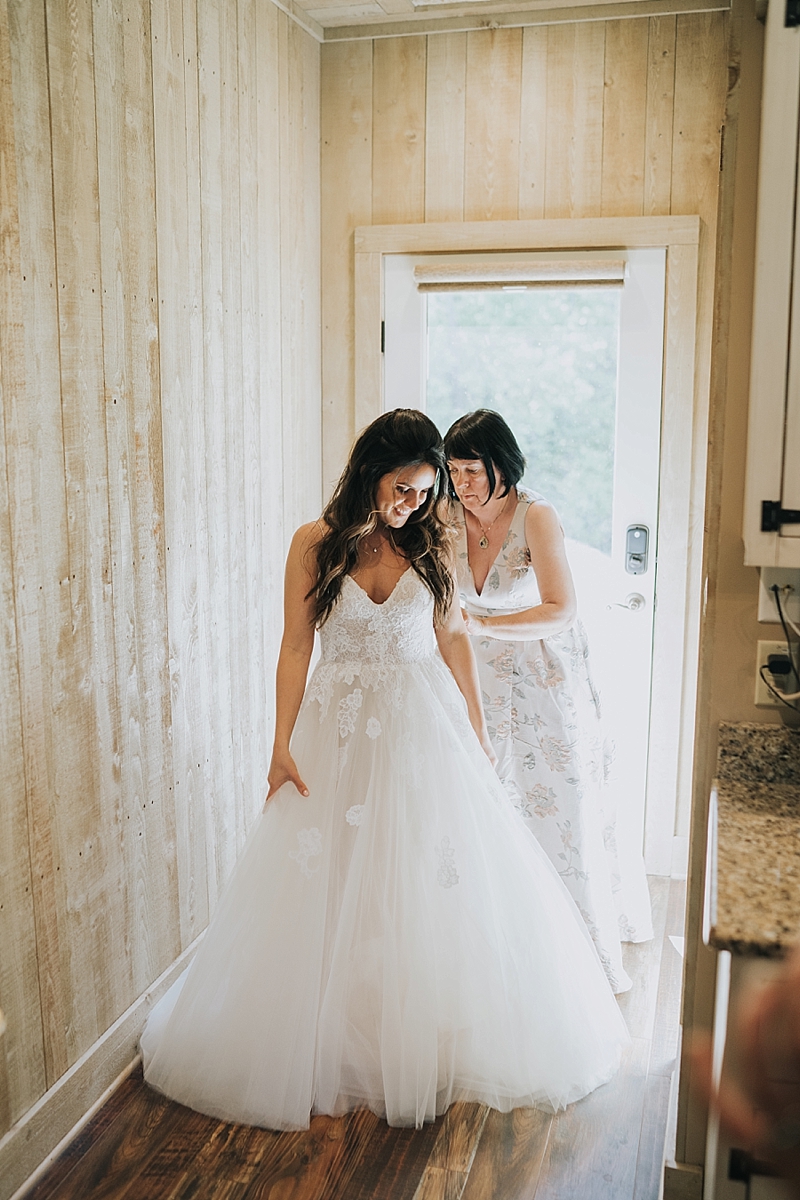 North Carolina candid wedding photographer