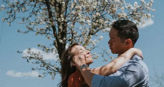 Romantic Spring Charlotte Engagement Photography in Noda | L + M